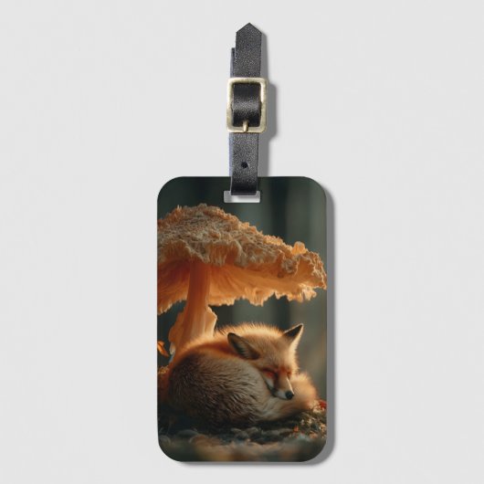 Red Fox Sleeping Under Giant Mushroom Bagagelabel (Voorkant (verticaal))
