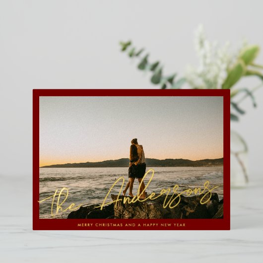 Red Frame Gold Brush Script Family Photo Christmas Folie Feestdagenkaart (Staand Voorkant)