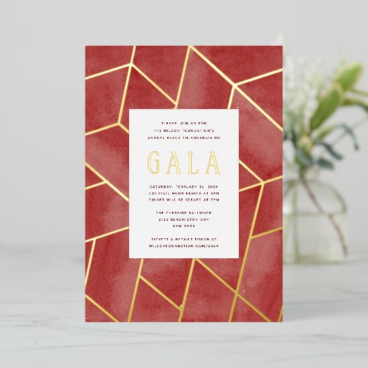Red Geometric Gala Gold Foil Invitation Folie Uitnodiging (Staand Voorkant)