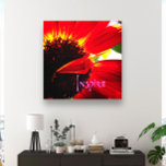 Red Gerber Daisy Closeup Foto Bold Modern Inspire Canvas Afdruk<br><div class="desc">"Inspire." Een close-upfoto van een levendige rood-oranje en gele maaltijd zal je herinneren aan een warme zomerdag. Ontspan en ervaar de inspiratie van deze foto wanneer je kijkt naar dit verbluffende, grafische kunstcanvas. Het maakt een groot opwindend en inspirerend geschenk! U kunt deze wandkunst eenvoudig personaliseren, plus ik bied ook...</div>