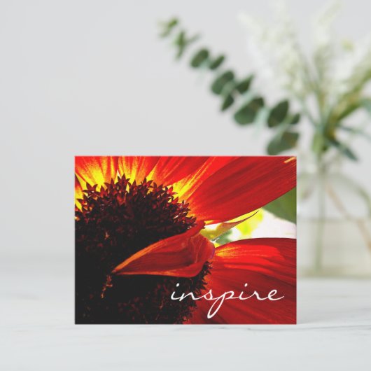 Red Gerbera Daisy Flower Inspire Script Modern Briefkaart (Staand voorkant)