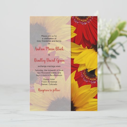 Red Gerbera Daisy Sunflower Wedding Uitnodiging (Staand voorkant)