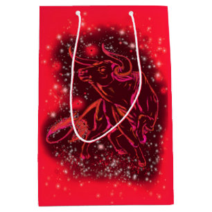 Red Gift Bag Bull die bij Sterrennacht loopt Medium Cadeauzakje