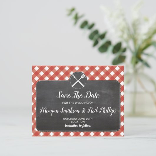 Red Gingham Chalk BBQ The Date Wedding Card Red Save The Date (Staand voorkant)