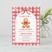 Red Gingham Gingerbread Christmas Baby Shower Kaart (Staand voorkant)
