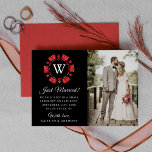 Red Glitter Monogram Poker Chip Casino Wedding Aankondiging<br><div class="desc">Laat iedereen weten dat je het deed,  je trouwde in stijl met deze moderne en zeer trendy trouwaankondigingskaarten. Het ontwerp is gemakkelijk te personaliseren met uw speciale evenementenbewoording en uw familie en vrienden zullen blij zijn wanneer ze deze fantastische huwelijksaankondigingskaarten ontvangen.</div>