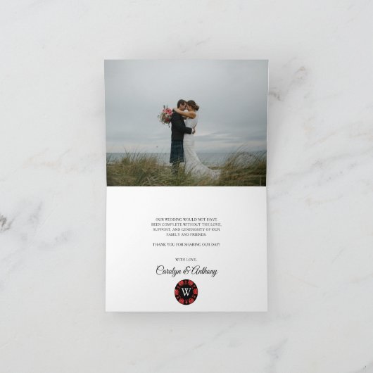 Red Glitter Monogram Poker Chip Casino Wedding Bedankkaart (Binnen)