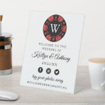 Red Glitter Monogram Poker Chip Casino Wedding Reclamebord Met Voetstuk<br><div class="desc">Viel in stijl met dit moderne en zeer trendy trouwwelkomstteken. Dit ontwerp is gemakkelijk te personaliseren met uw speciale gebeurtenisformulering en uw gasten zullen enthousiast zijn wanneer zij dit geweldige teken zien. Overeenkomende objecten zijn te vinden in het collectie.</div>