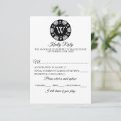Red Glitter Monogram Poker Chip Casino Wedding RSVP Kaartje (Staand voorkant)