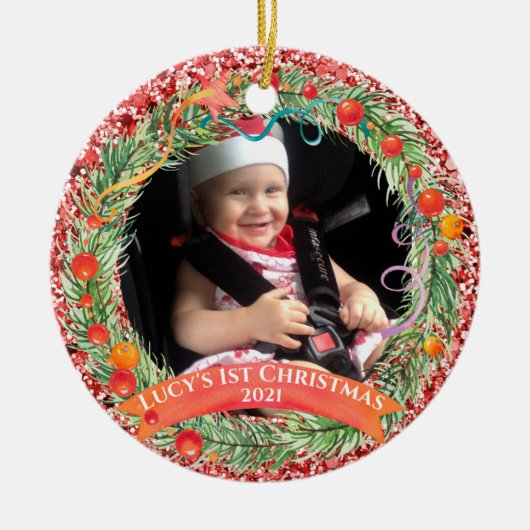 Red Glitter Wreath First Kerstannament Keramisch Ornament (Voorkant)