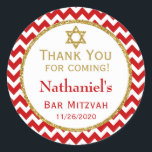 Red Gold Bar Mitzvah Hartelijk dank voor uw voorde Ronde Sticker<br><div class="desc">Elegant bar mitzvah stickers met rood en wit chevron met verfijnd goudglitter accent lijst en Star van David. Deze modieuze en stijlvolle bar mitzvah gunt de stickers... zal een hit zijn voor de viering van je zoon. Ze zeggen: "Bedankt voor je komst" met de naam en de datum van het...</div>