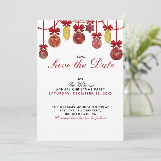 RED GOLD BAUBLES Kerstfeest Save the Date Kaart (Staand voorkant)
