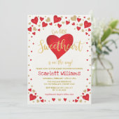 Red Gold Hearts, schatje meisje, Baby shower Kaart (Staand voorkant)