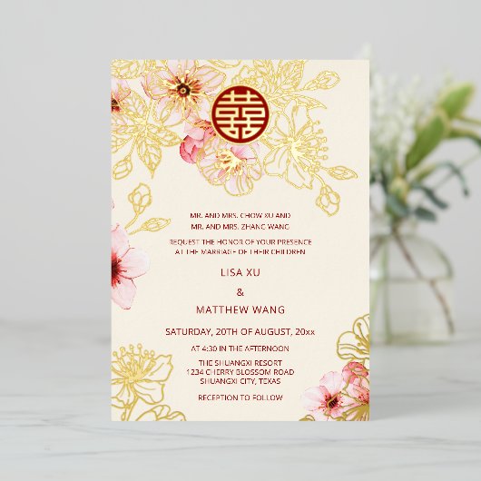 Red Gold  Pink Cherry Blossom Chinese Wedding Folie Uitnodiging (Staand Voorkant)