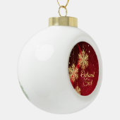 Red & Gold Snowflake Filigree Aangepast kerstfeest Keramische Bal Ornament (Links)