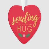 Red Gold Social Distance Hug Kerstmis Ornament (voorkant)