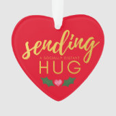 Red Gold Social Distance Hug Kerstmis Ornament (voorkant)