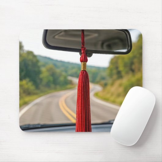 Red Graduation Tassel On Rear View Car Mirror Muismat (Met muis)