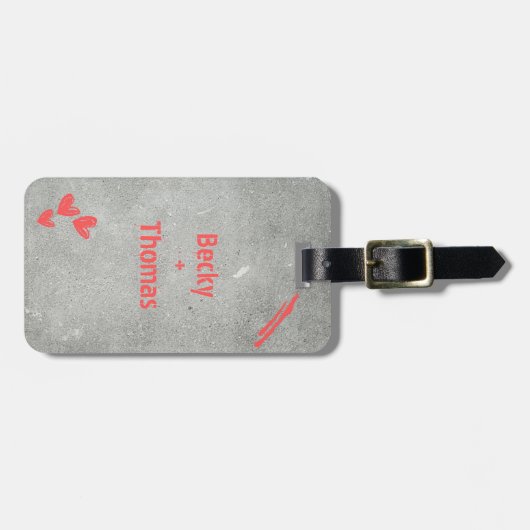 Red graffiti name on gray concrete, your  bagagelabel (Voorkant horizontaal)