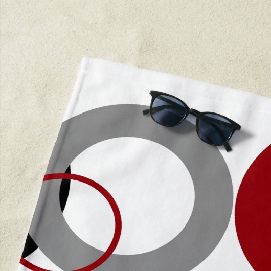 Red, Gray and Black Dots Strandlaken (In situ)