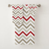 Red Gray White Chevron Pattern Bad Handdoek (Insitu)