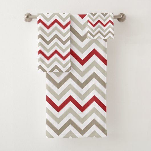 Red Gray White Chevron Pattern Bad Handdoek (Insitu)