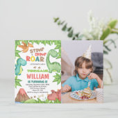 Red Green Dinosaur Birthday Invitations met foto Kaart (Staand voorkant)