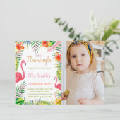 Red Green Flamingo Birthday-uitnodigingen met foto Kaart (Staand voorkant)