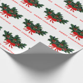 Red Green Holly Bow Elegant Holiday Kerstmis Cadeaupapier (Hoek)