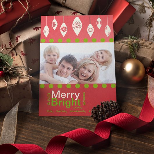 Red Green Retro Merry en Bright Family Photo Card Feestdagenkaart