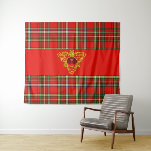 RED GREEN SCOTTISH TARTAN, GOLD CELTIC KNOTS HEART WANDKLEED (In Situ (horizontaal))
