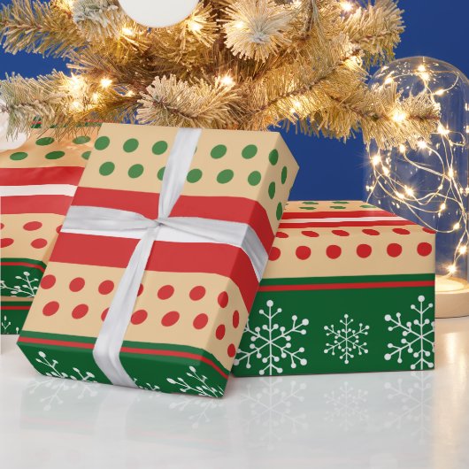 Red Green White-kerstsnowflakes Polka Dots Cadeaupapier (Feestdagen)