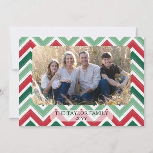 Red Green Zig Zag Chevron Family Photo Christmas Feestdagenkaart (Voorkant)
