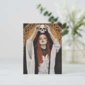 Red haired Goddess Woman With a Skull Briefkaart (Staand voorkant)