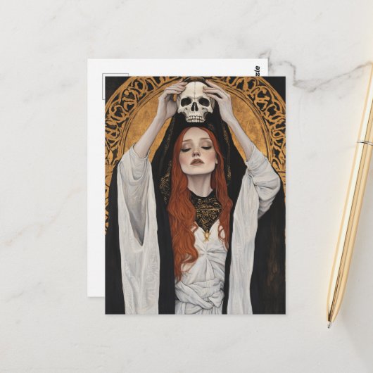 Red haired Goddess Woman With a Skull Briefkaart (Voorkant / Achterkant in situ)
