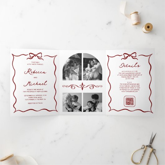 Red Hand Drawn Bow QR Code Photo Wedding Drieluik Uitnodiging (Binnen)