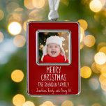 Red Handwritay Holiday Foto jaartang Verzilverd Omlijst Ornament<br><div class="desc">Deze eenvoudige elegante kerstversiering is voorzien van je feestfoto boven je schattige handgeschreven script met je familienaam of een ander feestelijk bericht in het wit. Voeg je favoriete foto toe aan dit geschenk op de schaal.</div>