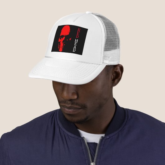 Red Head Trucker Hoed Trucker Pet (In situ)