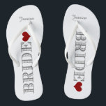 Red Heart Bride's Teenslippers<br><div class="desc">Leuke,  aangepaste witte en rode bruids bruiloft teenslippers.</div>