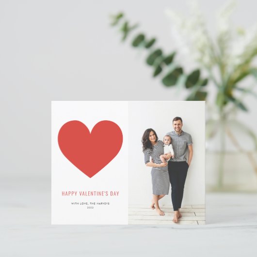 Red Heart Minimalist Happy Valentine's Day Card (Staand voorkant)