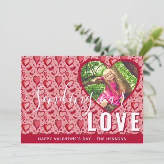 Red Heart Valentijn Day Script Family Photo Feestdagenkaart (Staand voorkant)