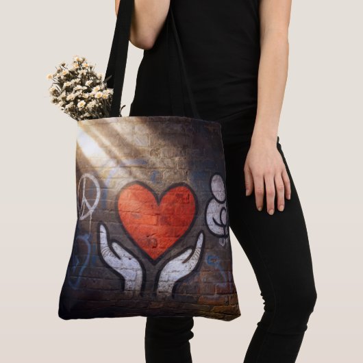 Red Heart with Hands Graffiti On a Brick Wall Tote Bag (Dichtbij)