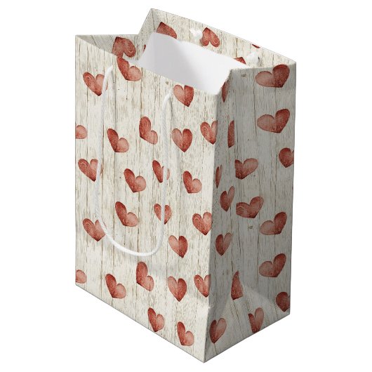 Red Hearts Faux Wood Medium Cadeauzakje (Voorkant Gekanteld)