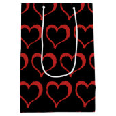 Red Hearts op Black Love Pattern Medium Cadeauzakje (Achterkant)