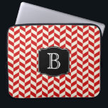 Red Herringbone Chevrons Patroon met Monogram Laptop Sleeve<br><div class="desc">Een fraaie visgraat chevron in rood en wit met een gepersonaliseerd monogram dat u met uw initiaal of andere gewenste tekst kunt bewerken.</div>