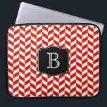 Red Herringbone Chevrons Patroon met Monogram Laptop Sleeve<br><div class="desc">Een fraaie visgraat chevron in rood en wit met een gepersonaliseerd monogram dat u met uw initiaal of andere gewenste tekst kunt bewerken.</div>