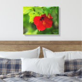 Red Hibiscus Hawaii Tropische Bloem Canvas Afdruk (Insitu (Slaapkamer))