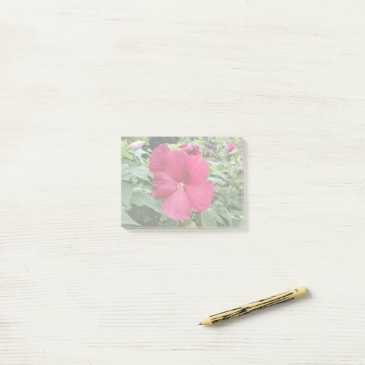 Red Hibiscus Post-it® Notes (Op bureau)