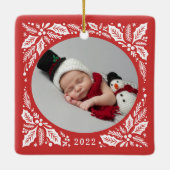 Red Holly 2 Foto met jaarlijkse kerst Keramisch Ornament (Achterkant)