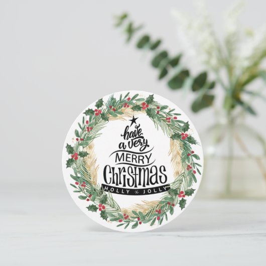 Red Holly Berries Fun Script Greenery Kerstmis Feestdagenkaart (Staand voorkant)